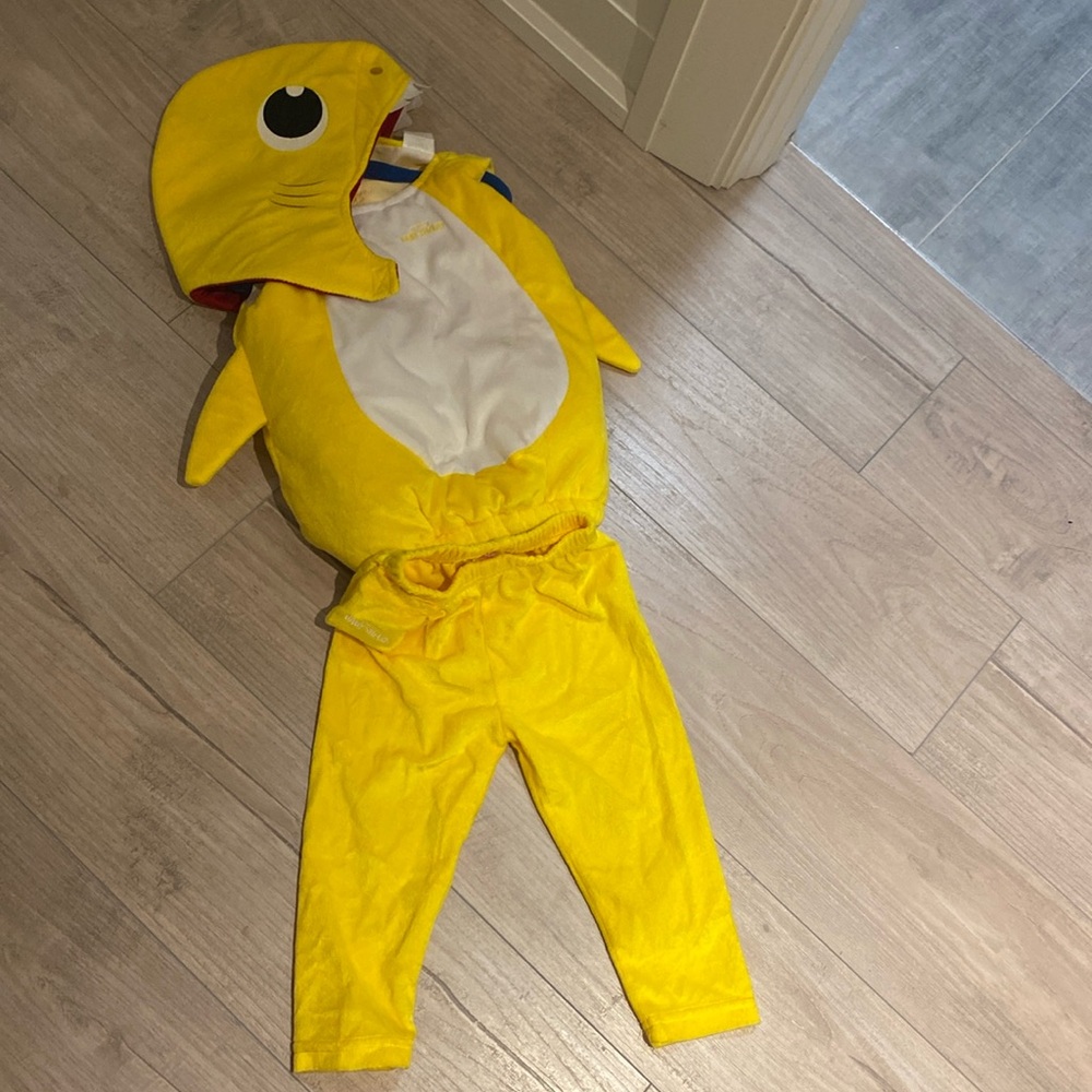 Baby shark Halloween custome, pinkfrog, toddler size 18-24 months